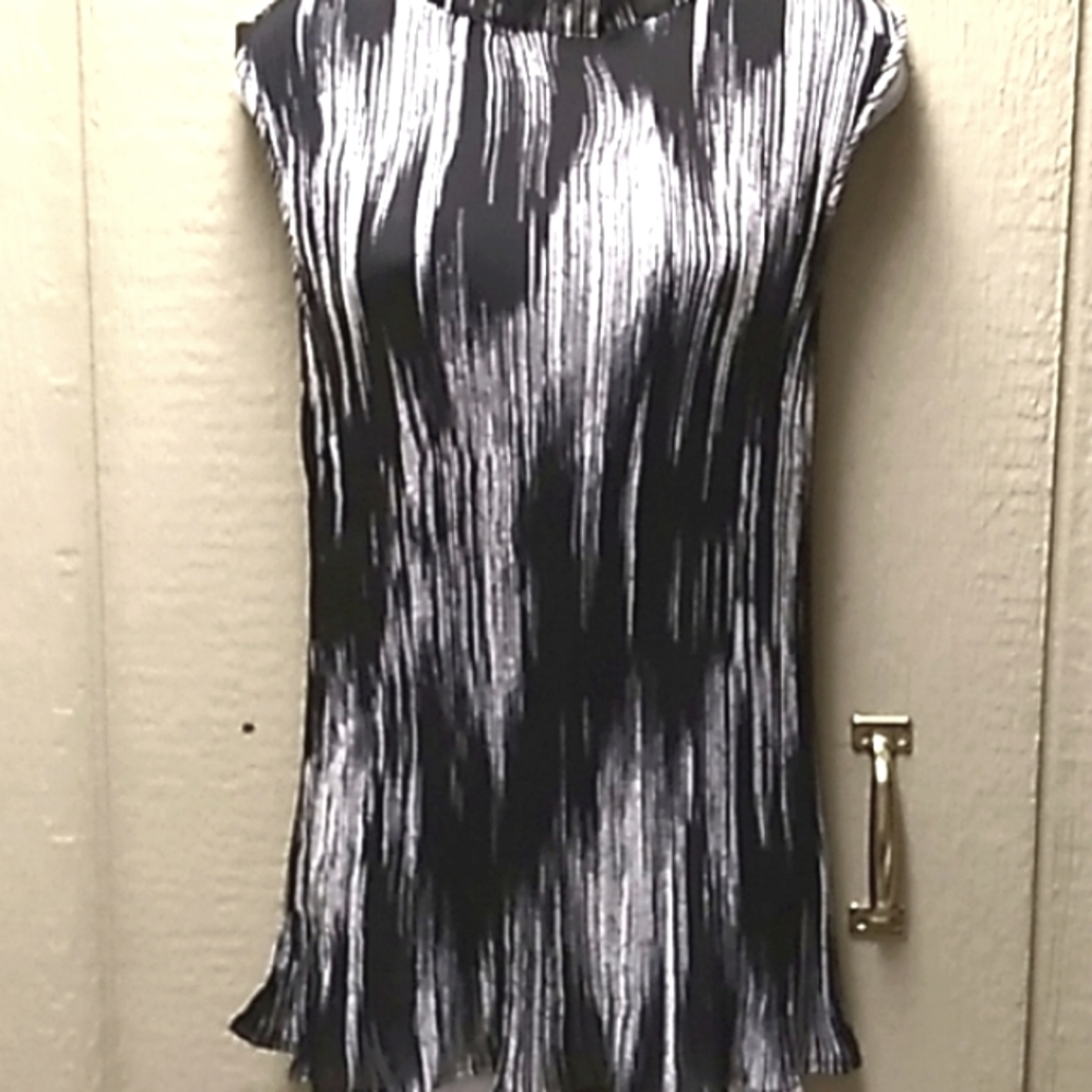 Sleeveless Top!